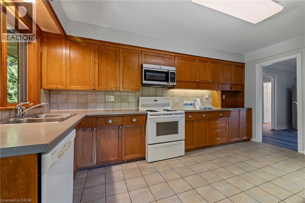 40 Bertram Drive, Dundas, Ontario