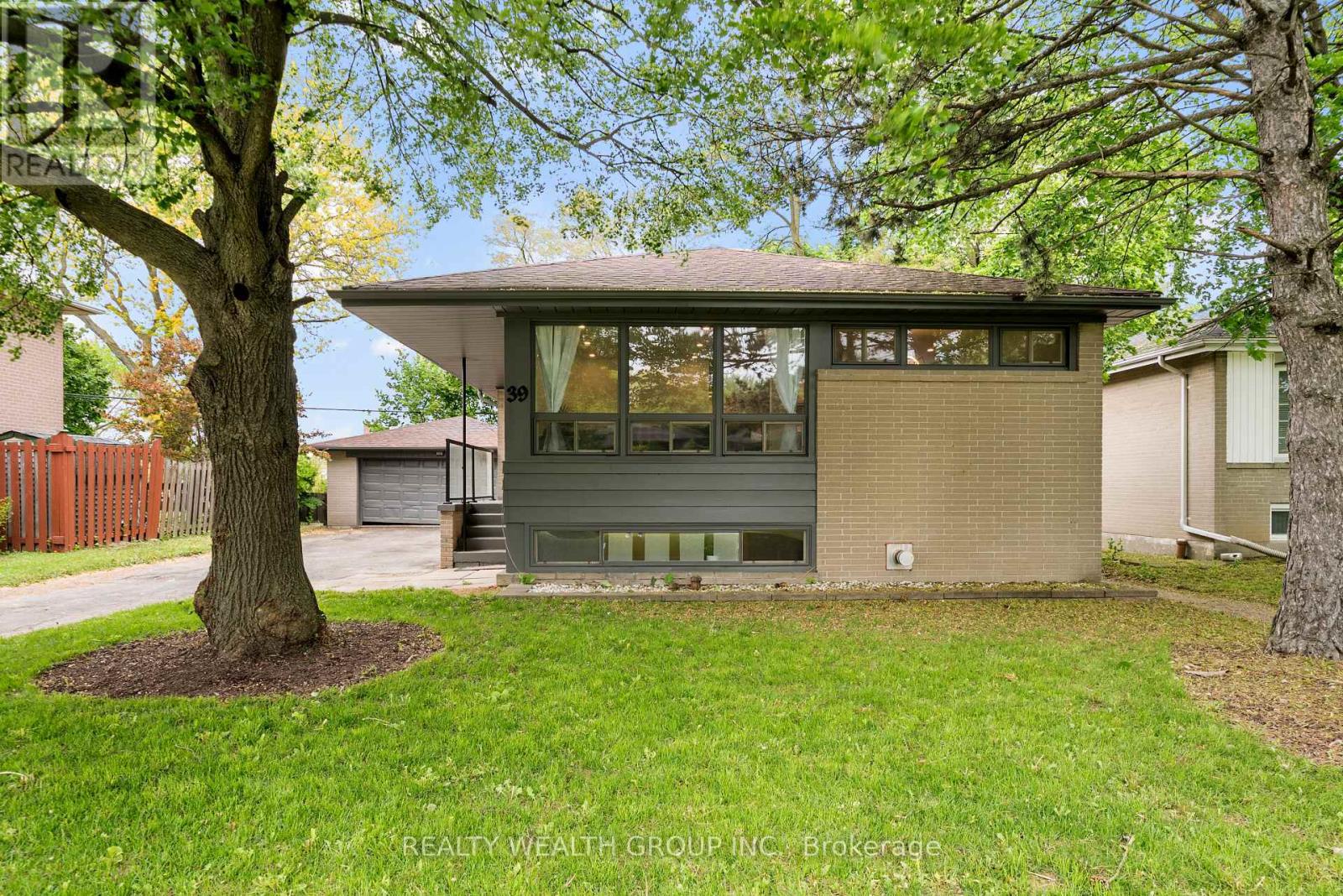 39 Treadgold Crescent, Toronto (parkwoods-donalda), Ontario