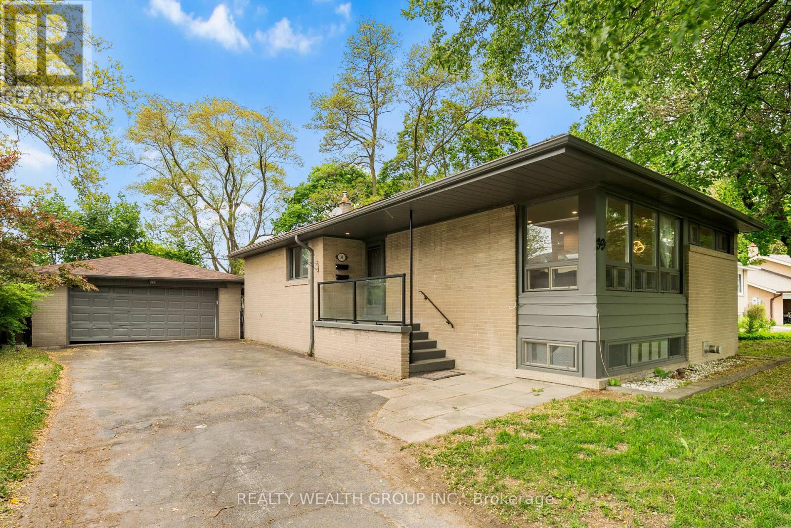 39 Treadgold Crescent, Toronto (parkwoods-donalda), Ontario