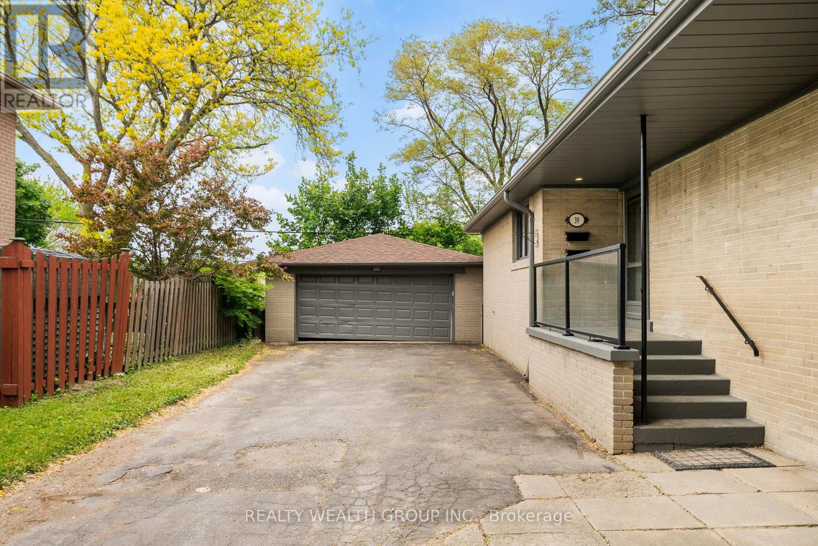 39 Treadgold Crescent, Toronto (parkwoods-donalda), Ontario