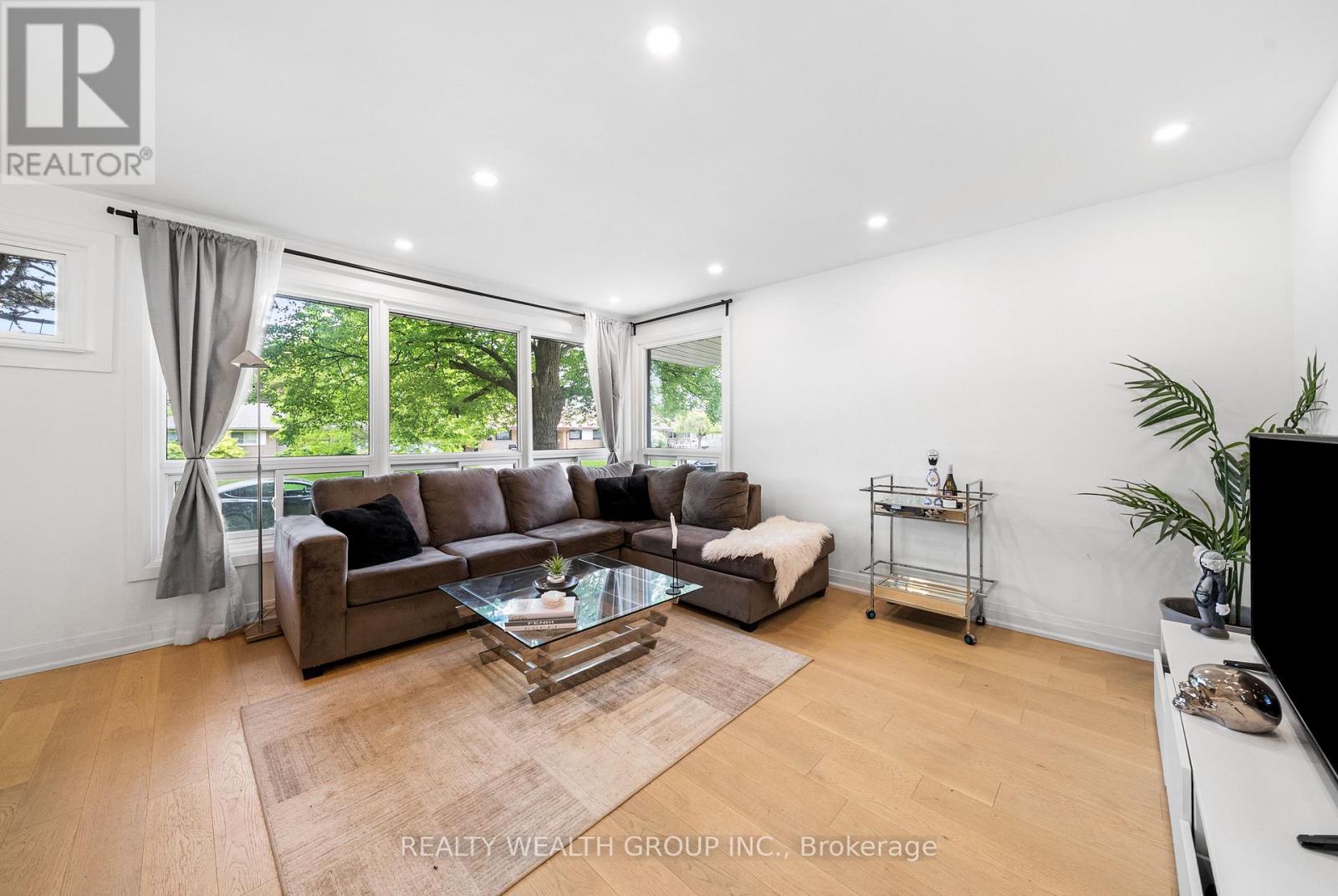 39 Treadgold Crescent, Toronto (parkwoods-donalda), Ontario