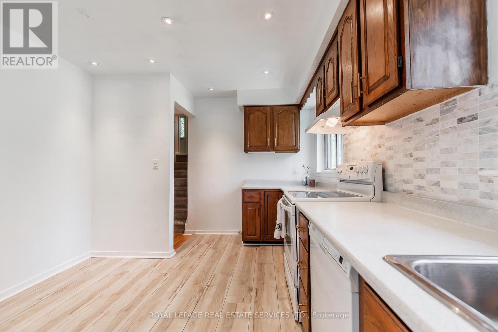 75 Upwood Avenue, Toronto (rustic), Ontario