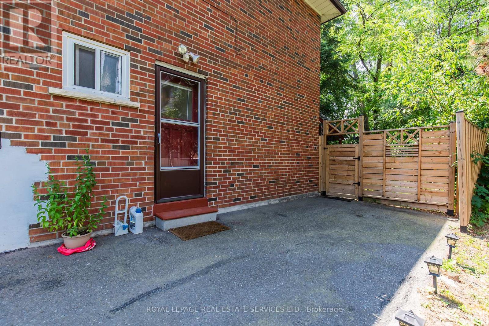 75 Upwood Avenue, Toronto (rustic), Ontario