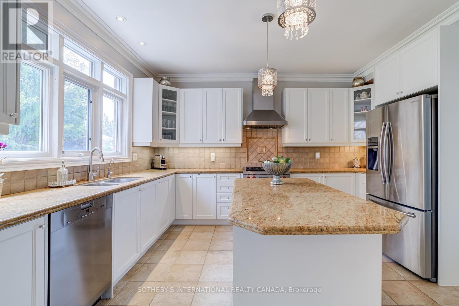 5 Xavier Court, Brampton (bram West), Ontario