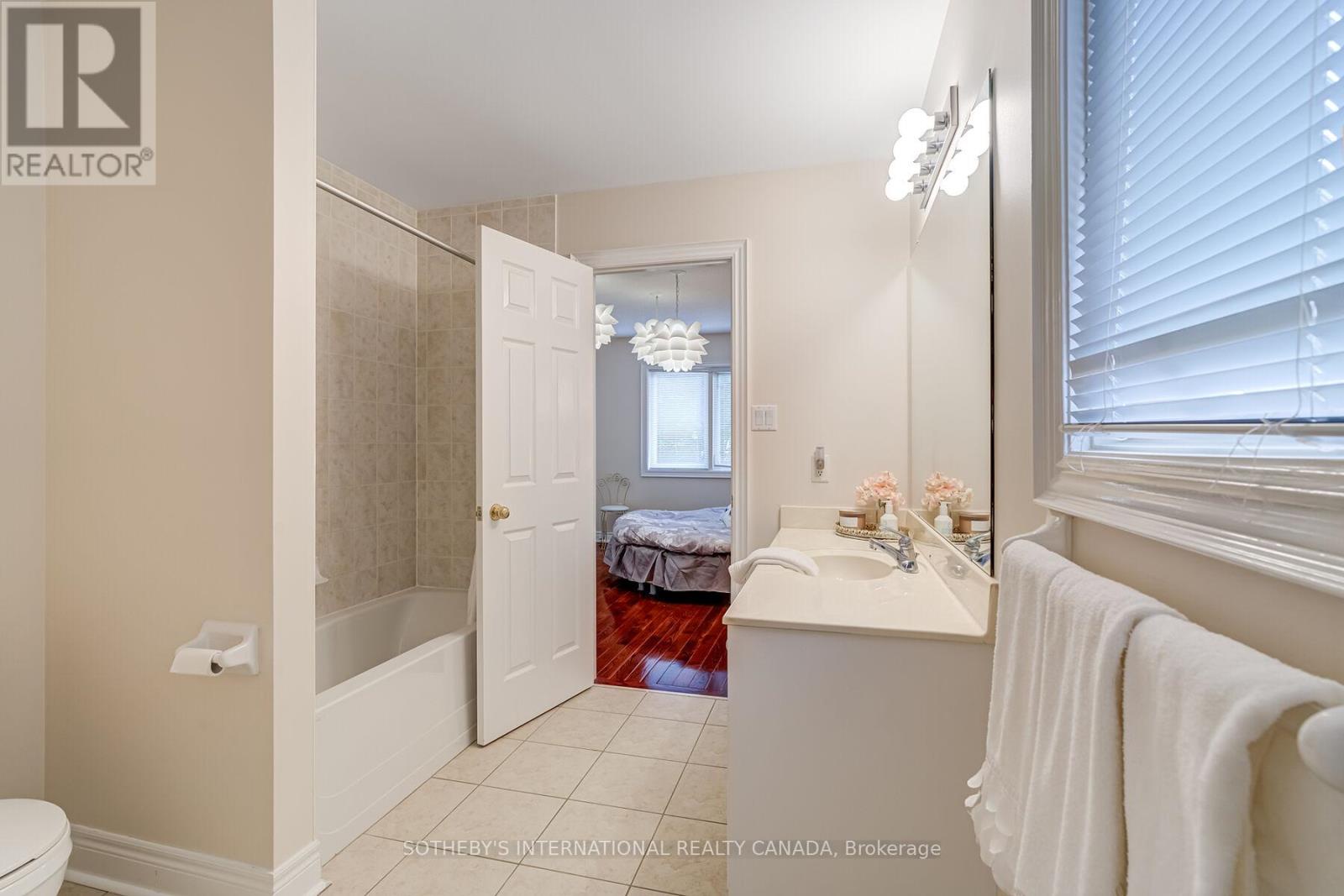 5 Xavier Court, Brampton (bram West), Ontario