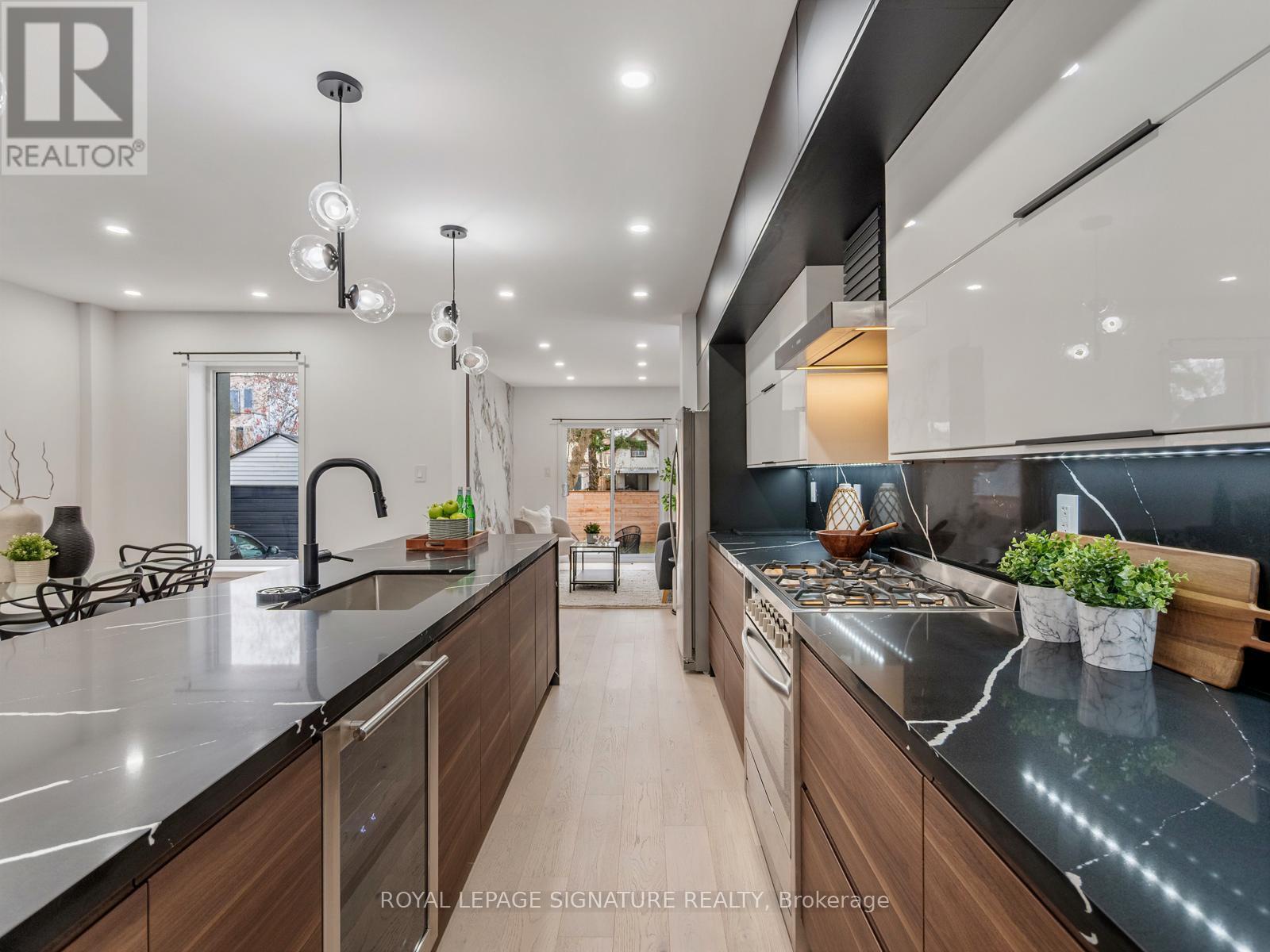 186 Oak Park Avenue, Toronto (woodbine-lumsden), Ontario