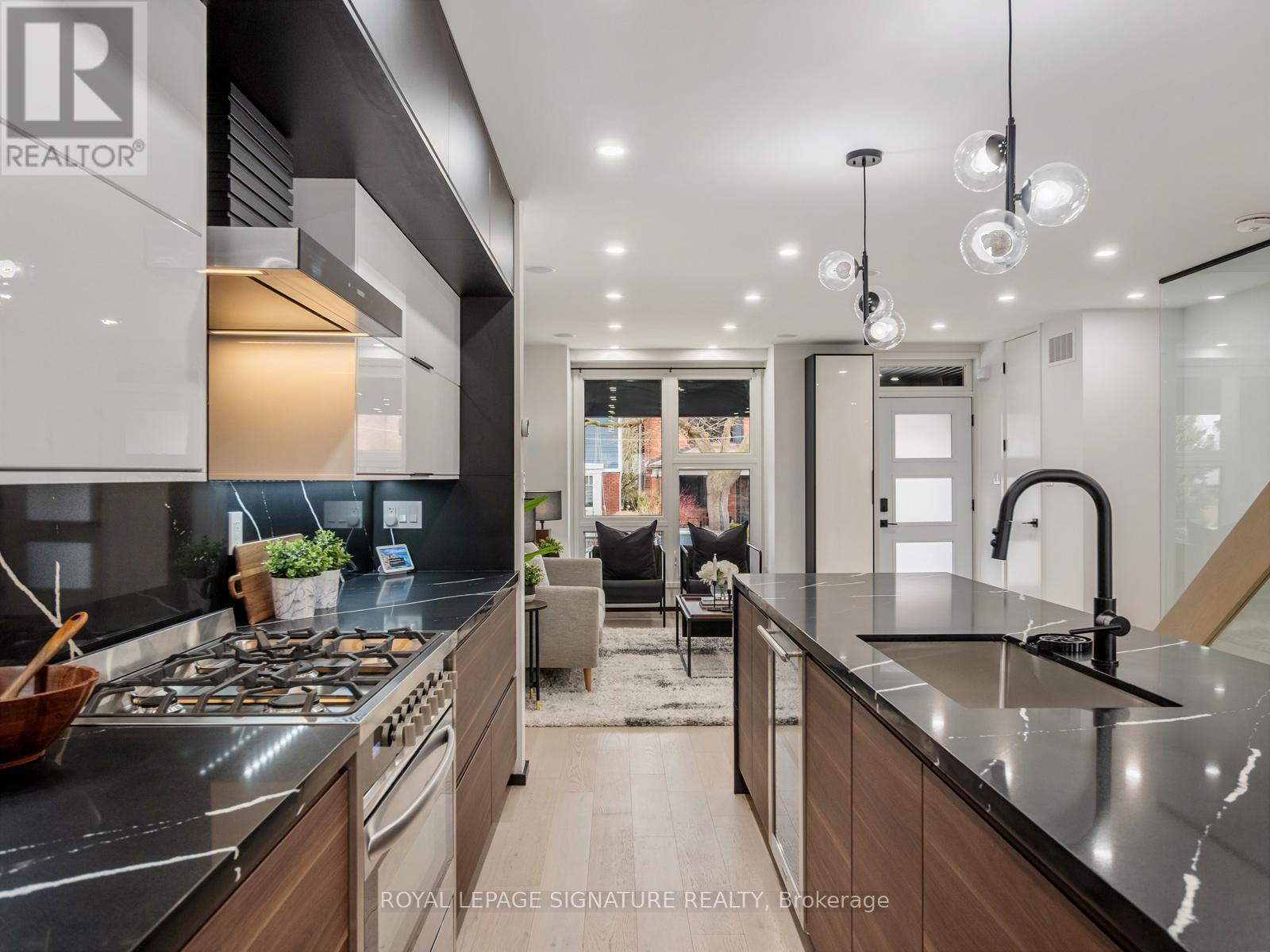 186 Oak Park Avenue, Toronto (woodbine-lumsden), Ontario