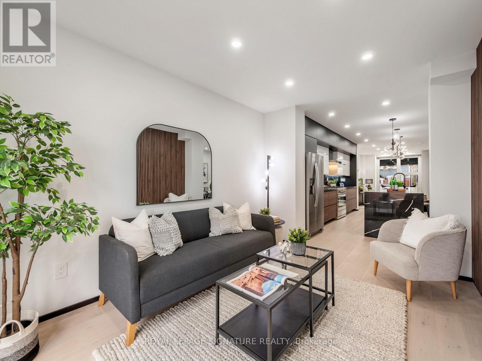 186 Oak Park Avenue, Toronto (woodbine-lumsden), Ontario