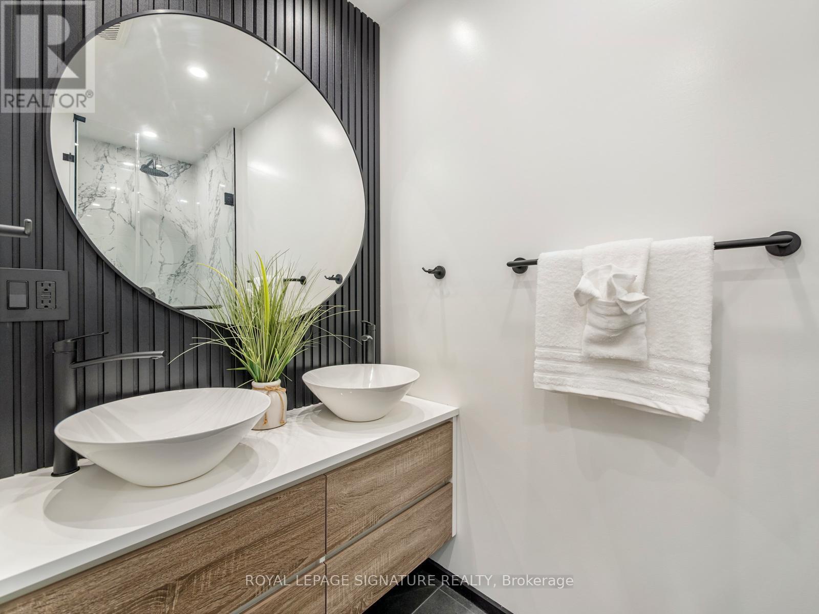 186 Oak Park Avenue, Toronto (woodbine-lumsden), Ontario