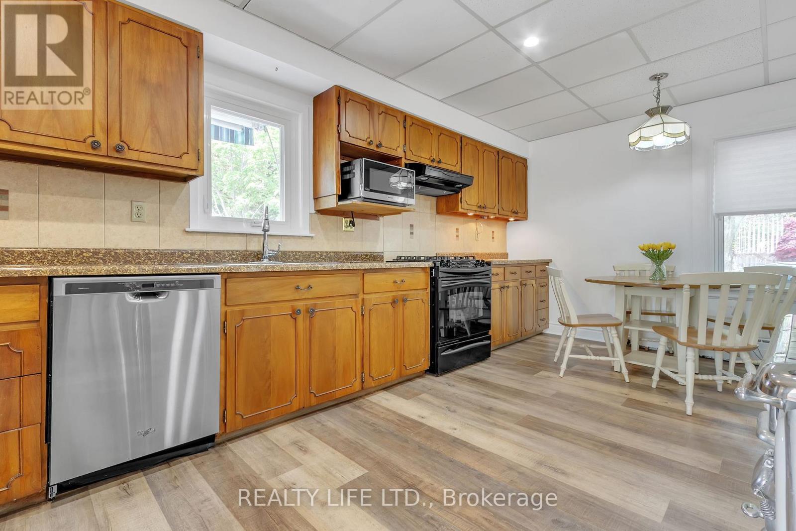 48 Bonnyview Drive, Toronto (stonegate-queensway), Ontario