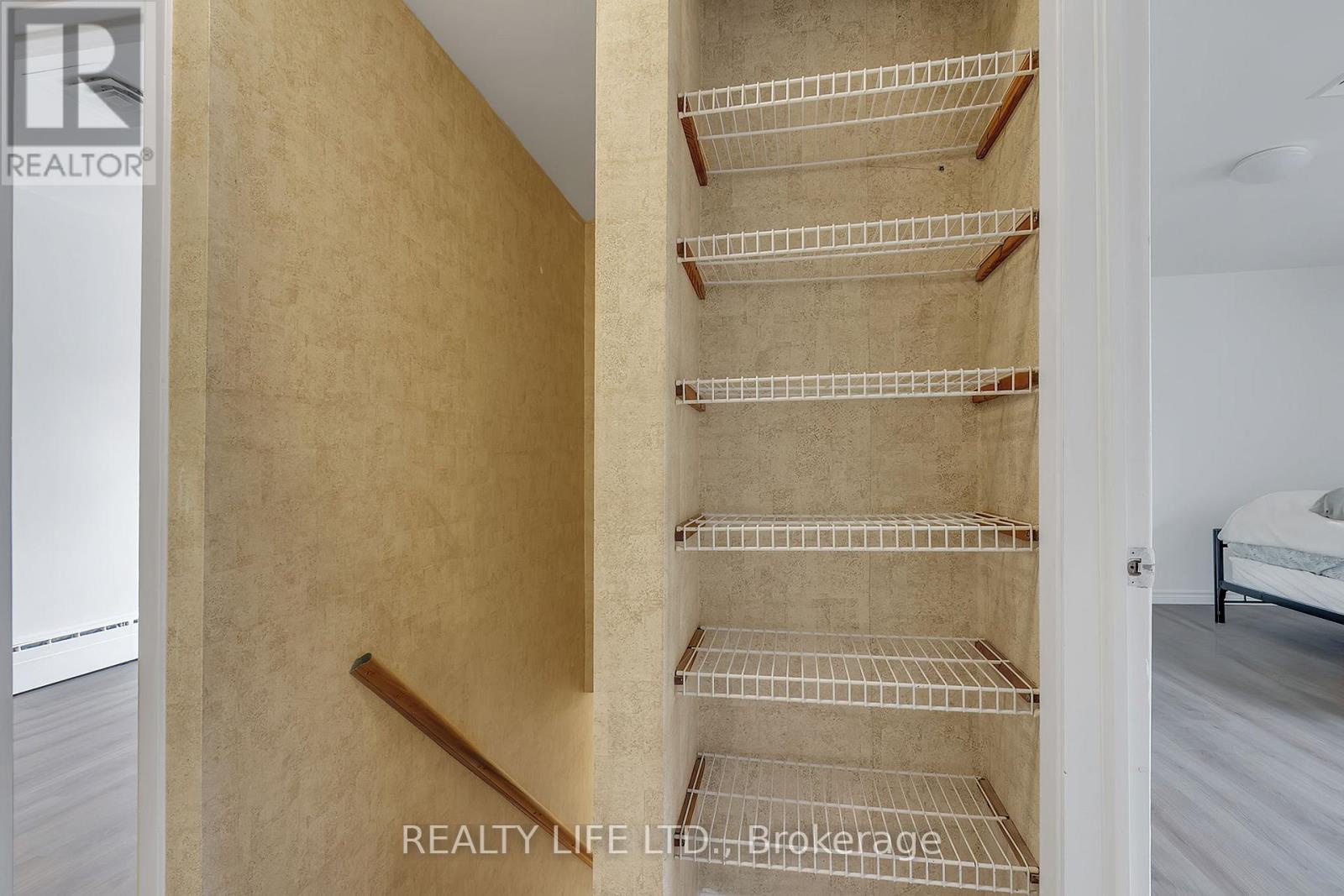 48 Bonnyview Drive, Toronto (stonegate-queensway), Ontario