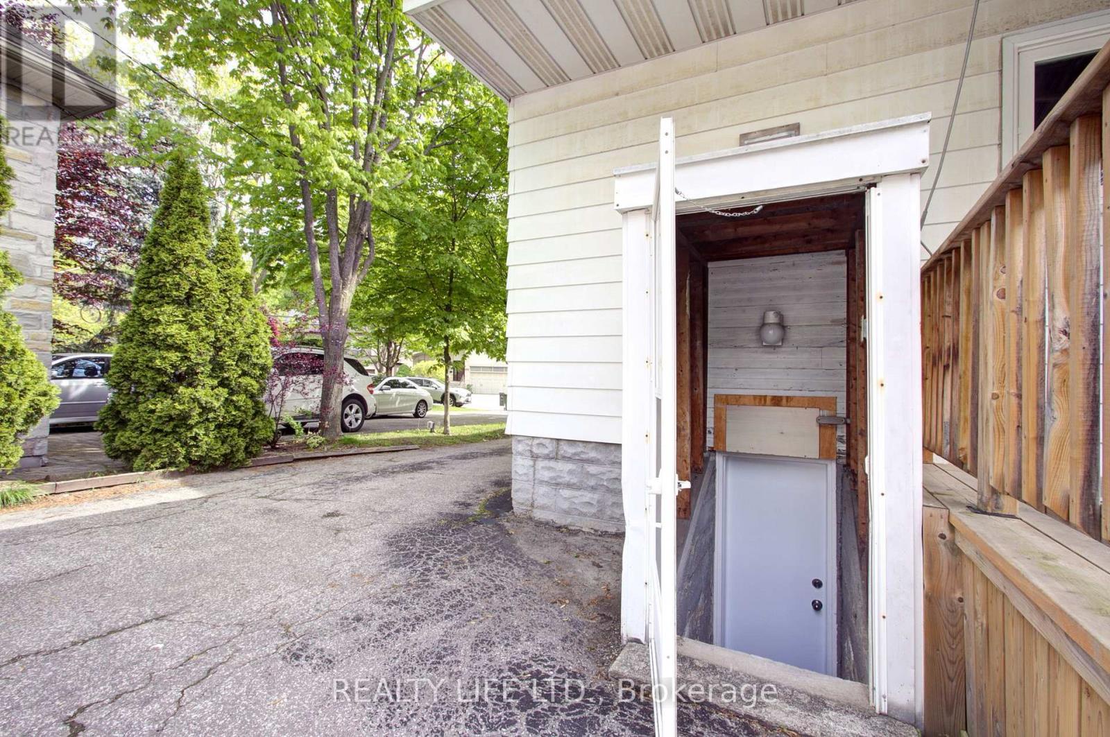 48 Bonnyview Drive, Toronto (stonegate-queensway), Ontario