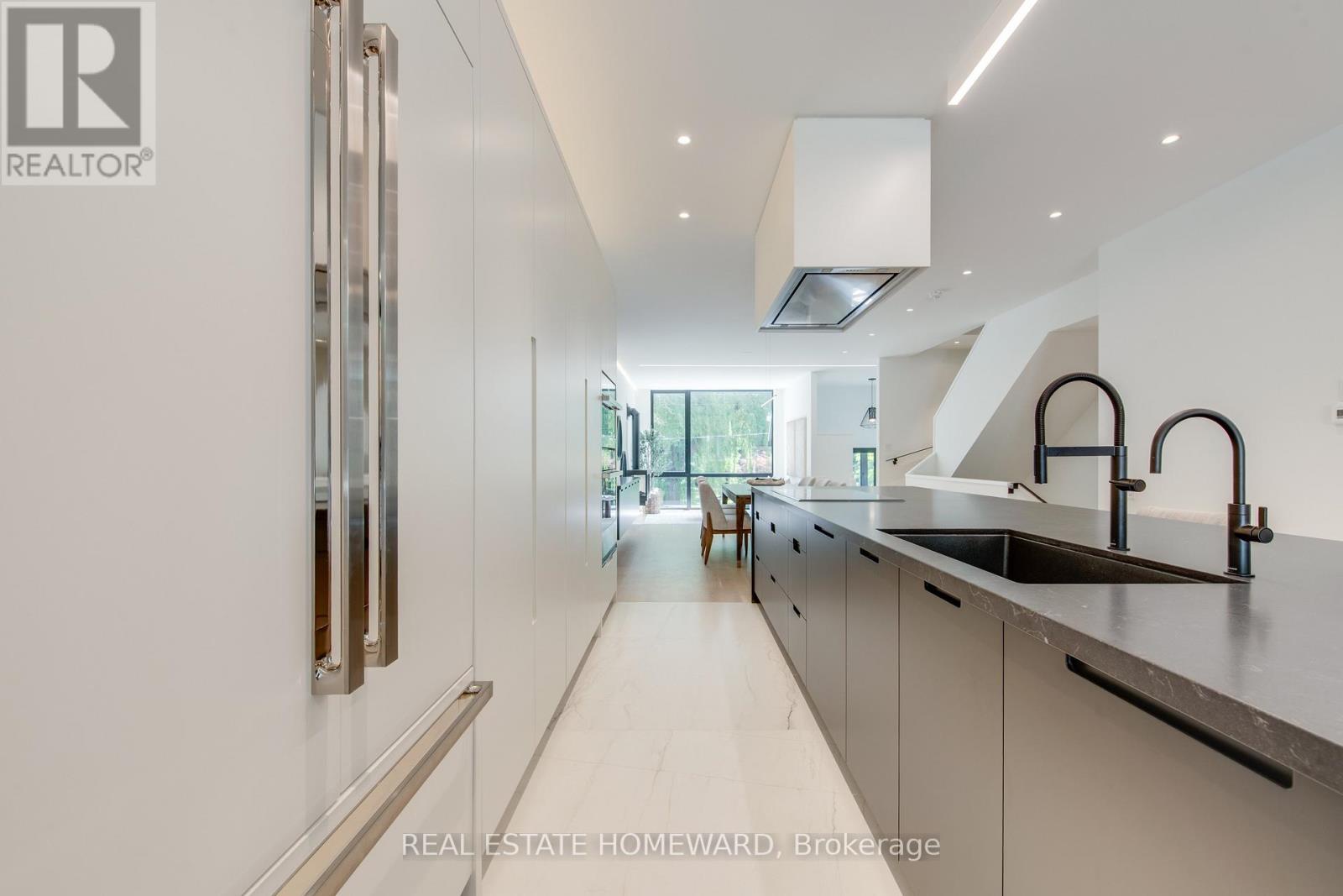 174 Kenilworth Avenue, Toronto (the Beaches), Ontario