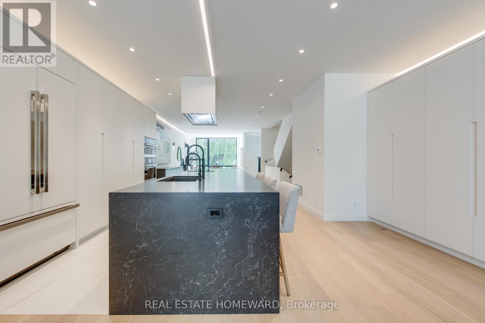 174 Kenilworth Avenue, Toronto (the Beaches), Ontario