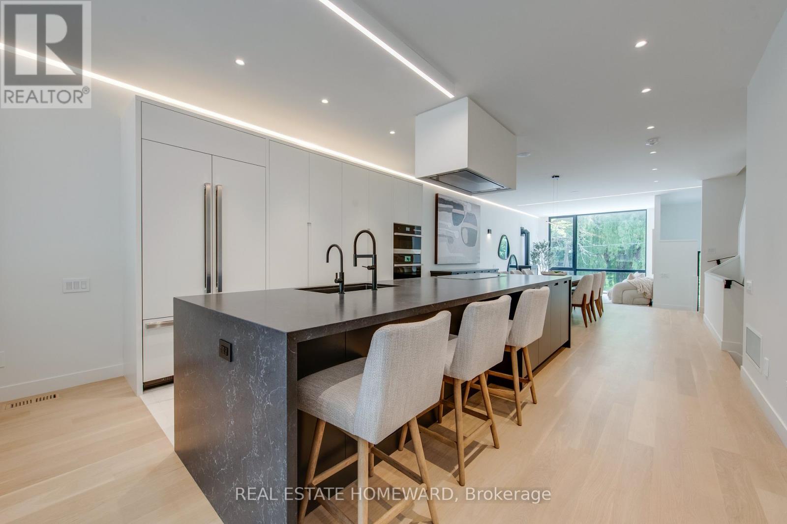 174 Kenilworth Avenue, Toronto (the Beaches), Ontario