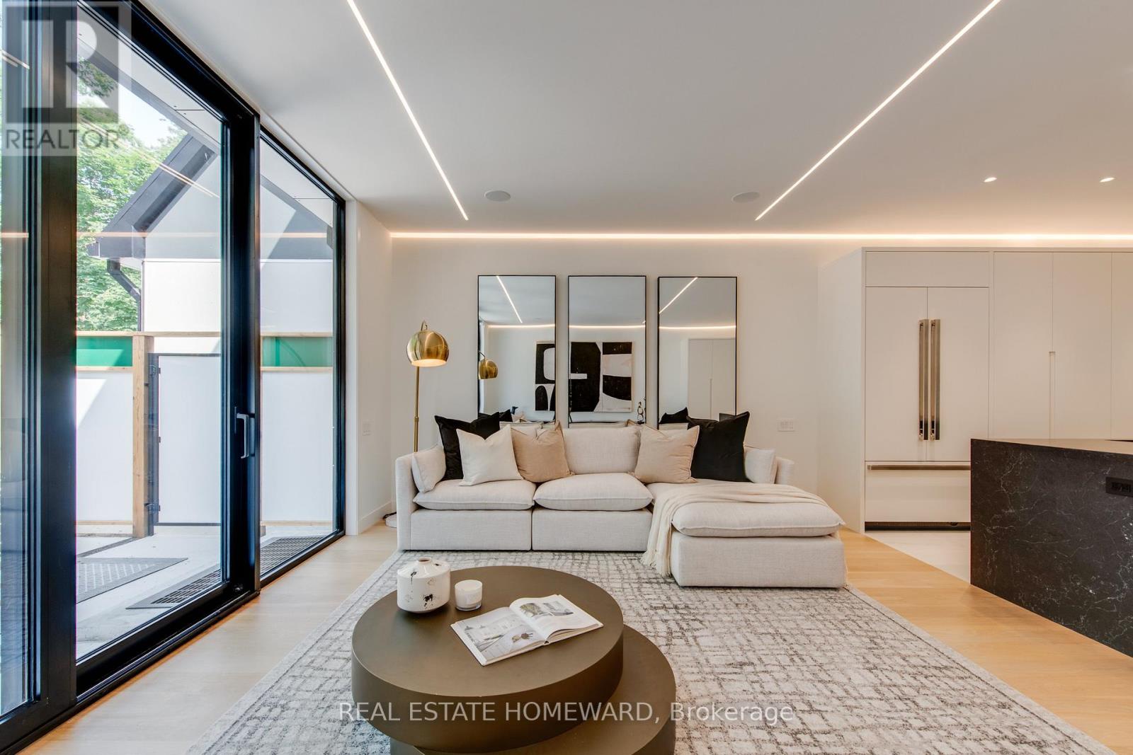 174 Kenilworth Avenue, Toronto (the Beaches), Ontario