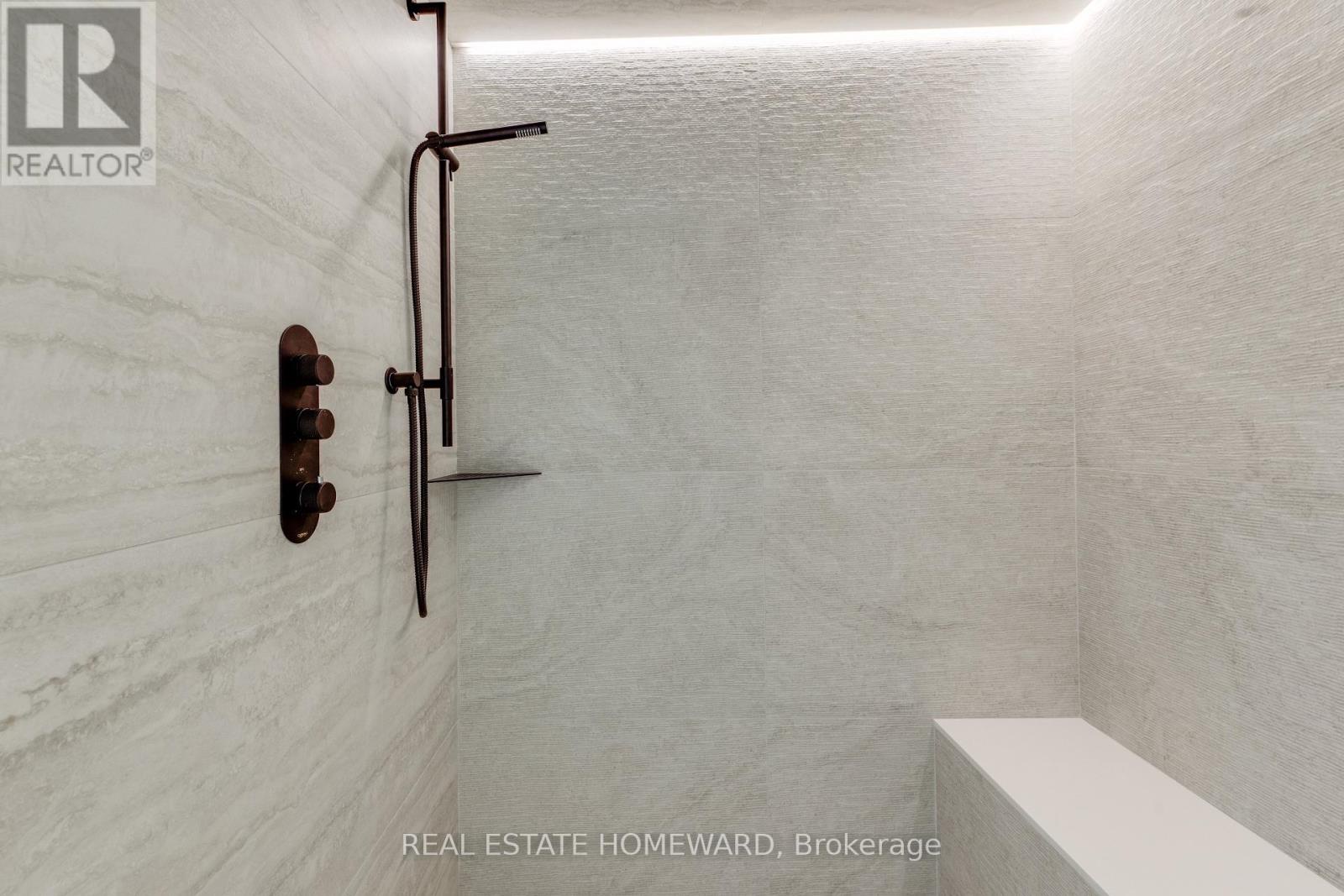 174 Kenilworth Avenue, Toronto (the Beaches), Ontario