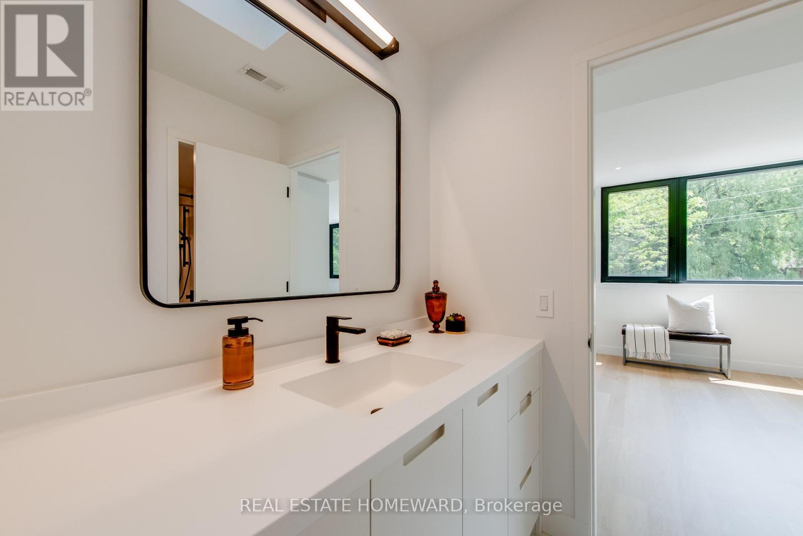 174 Kenilworth Avenue, Toronto (the Beaches), Ontario