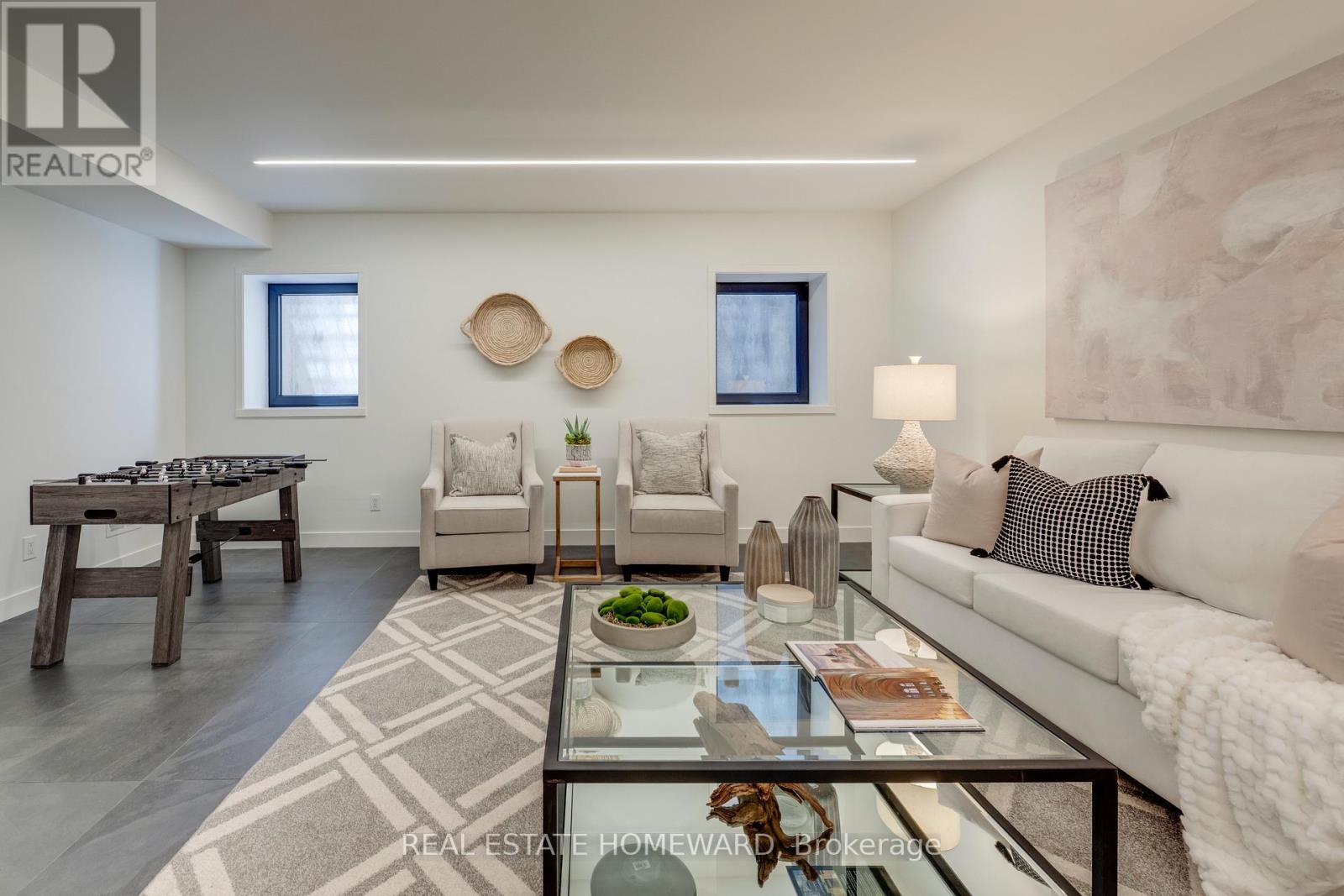 174 Kenilworth Avenue, Toronto (the Beaches), Ontario