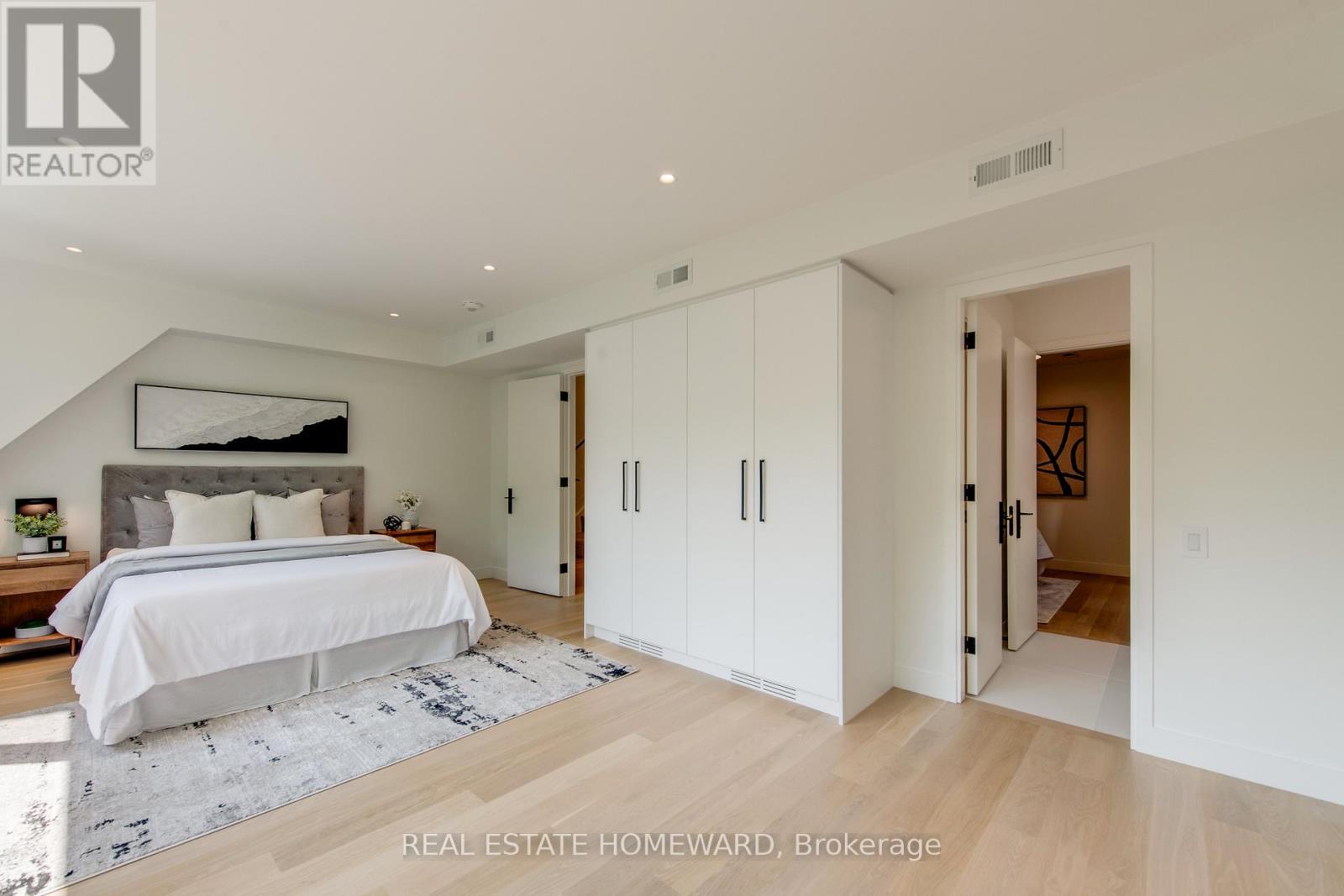 174 Kenilworth Avenue, Toronto (the Beaches), Ontario