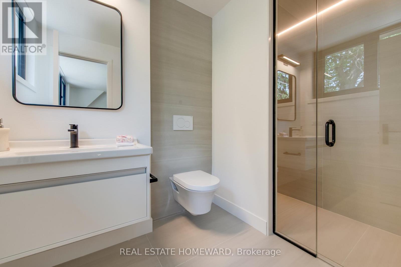 174 Kenilworth Avenue, Toronto (the Beaches), Ontario