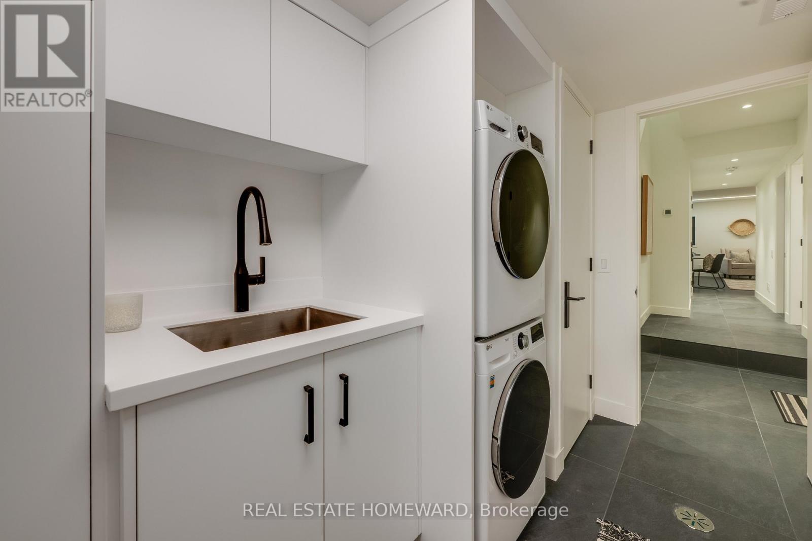 174 Kenilworth Avenue, Toronto (the Beaches), Ontario