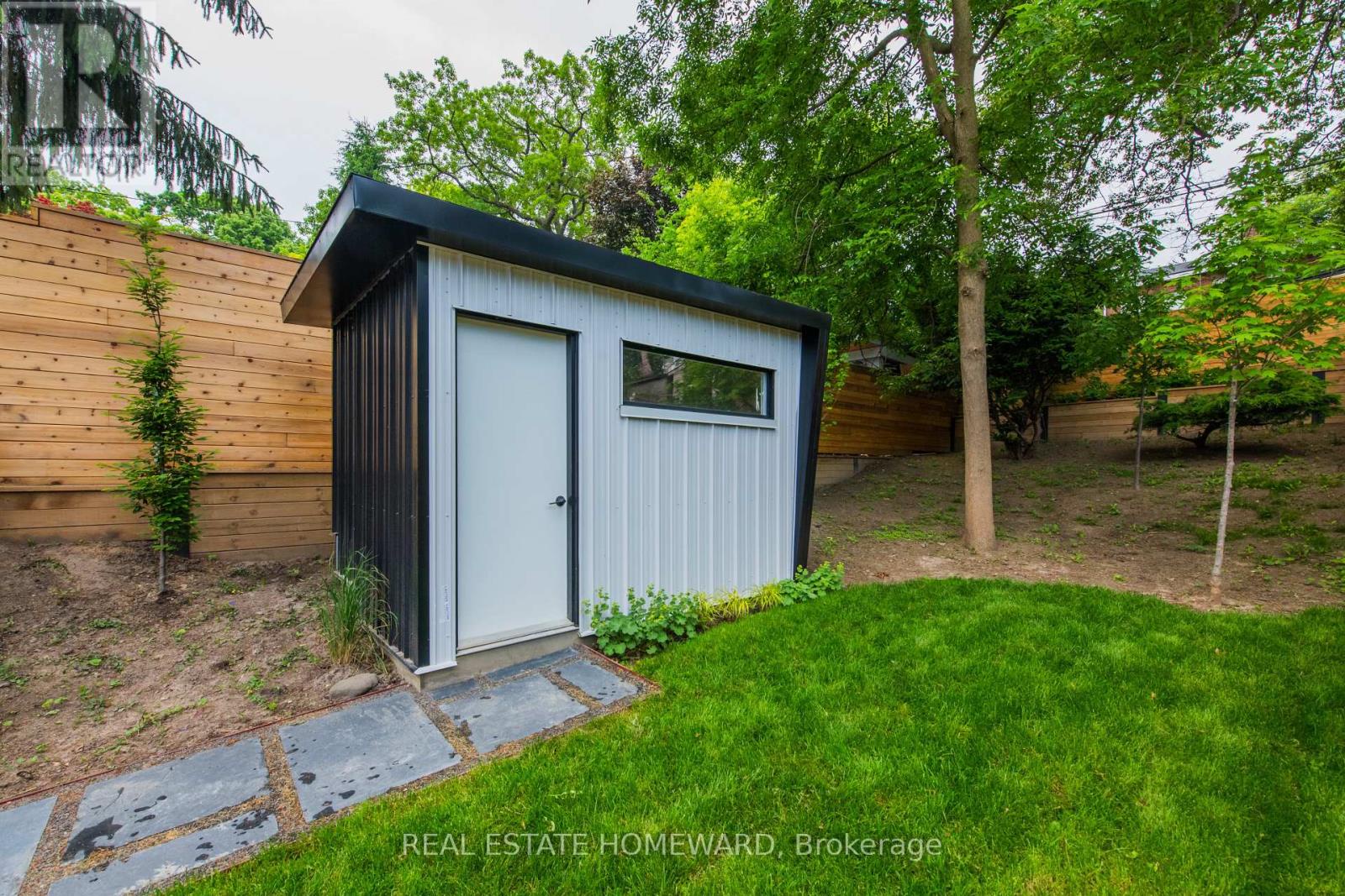 174 Kenilworth Avenue, Toronto (the Beaches), Ontario