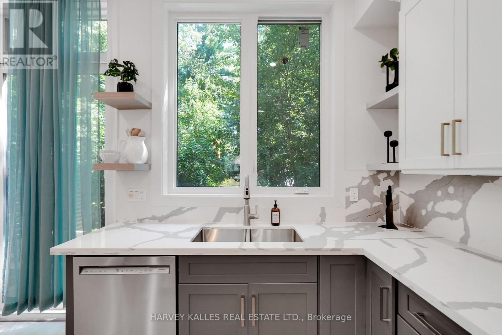 253 Albany Avenue, Toronto (annex), Ontario