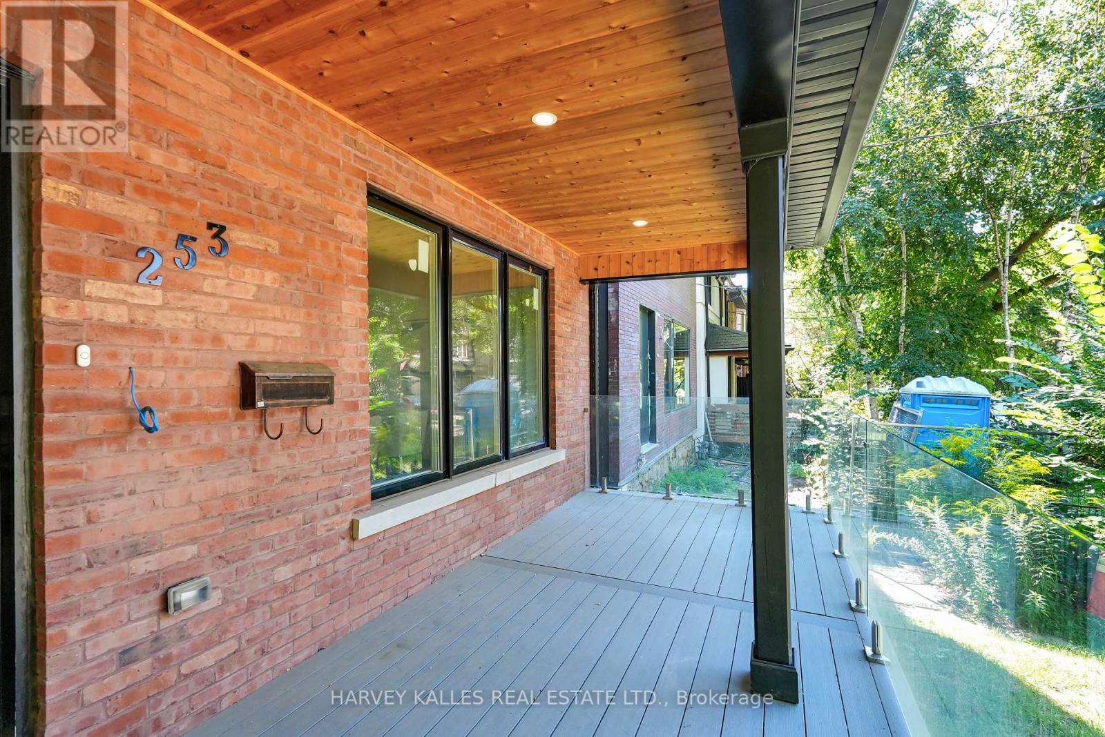 253 Albany Avenue, Toronto (annex), Ontario