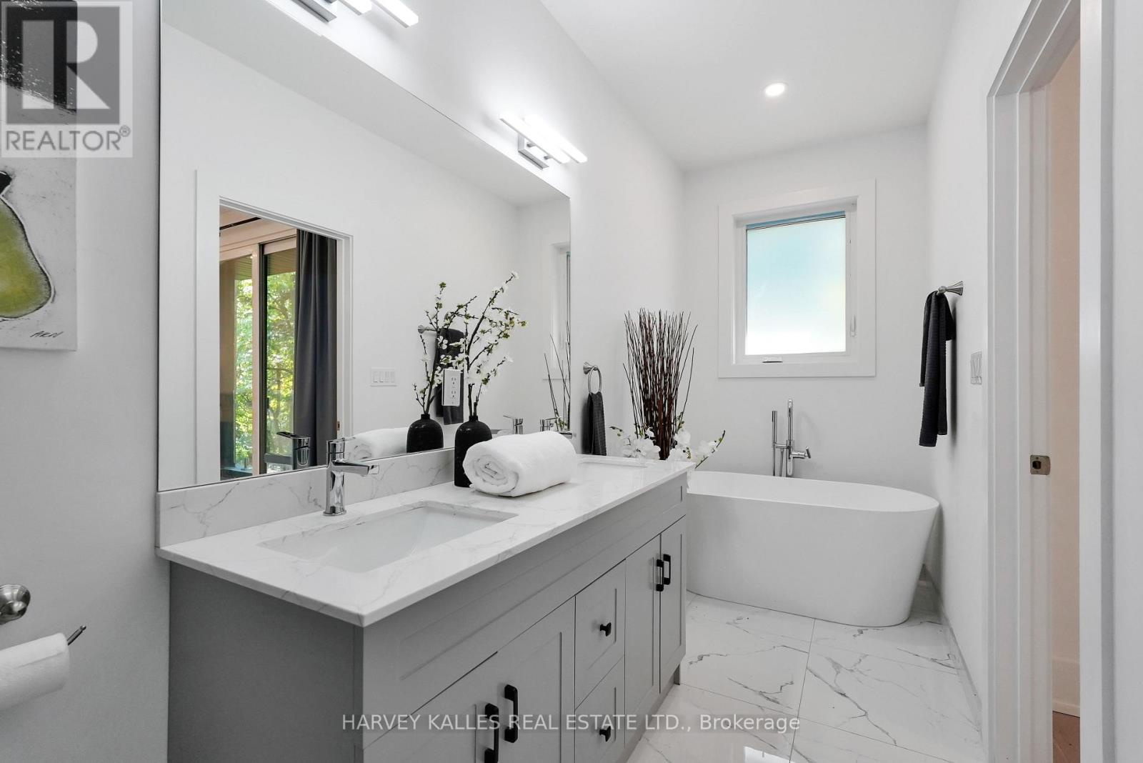 253 Albany Avenue, Toronto (annex), Ontario