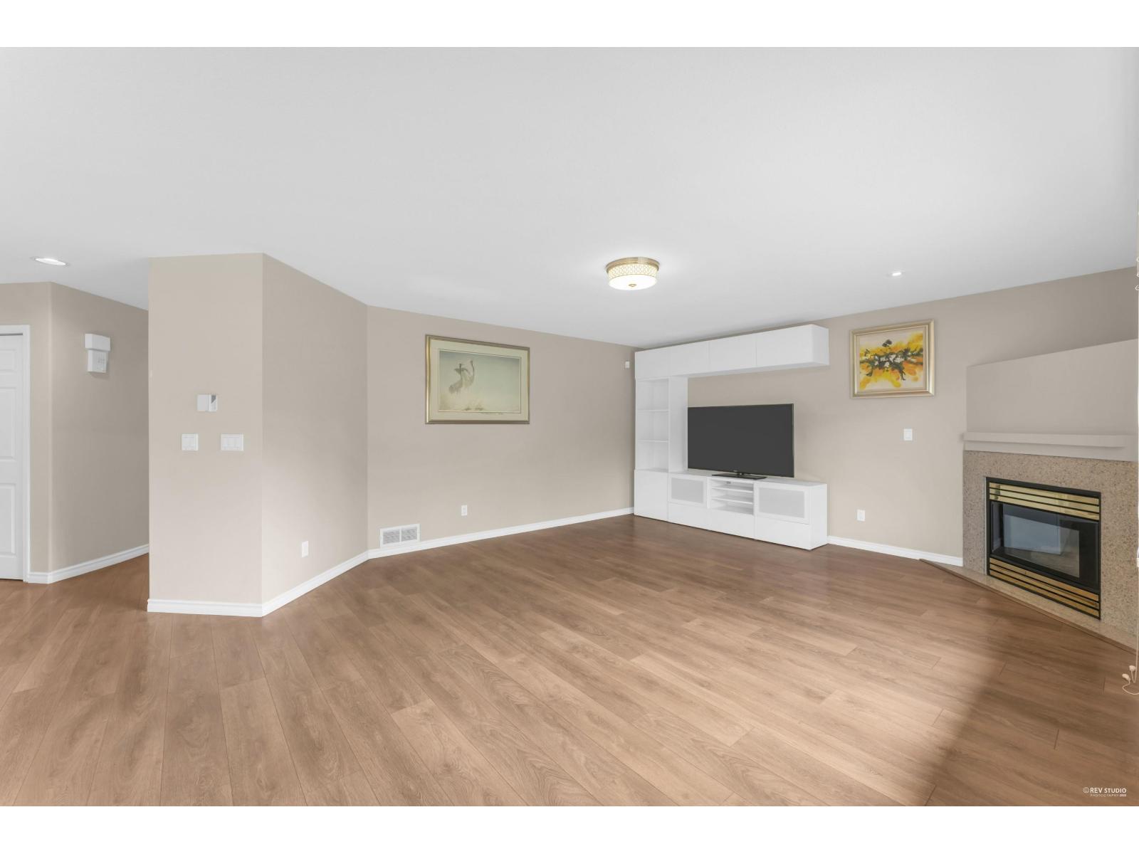 15674 101a Avenue, Surrey, British Columbia