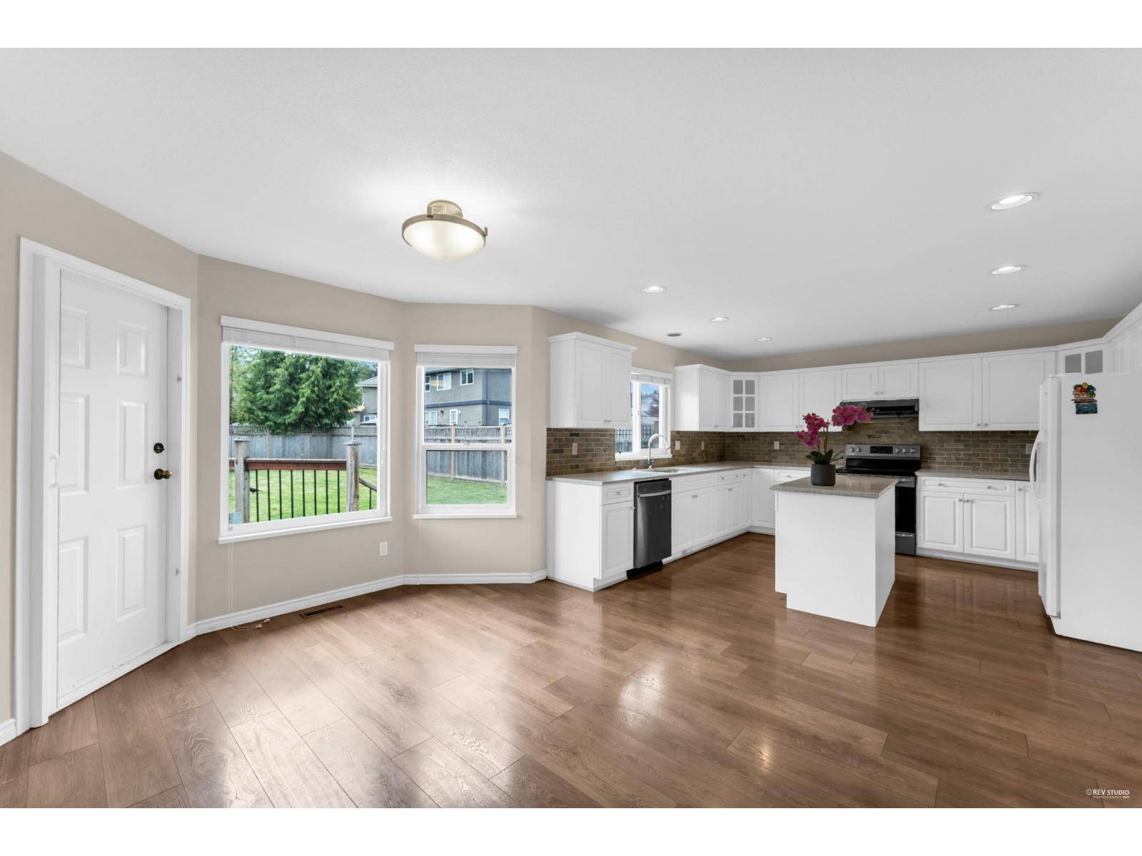 15674 101a Avenue, Surrey, British Columbia