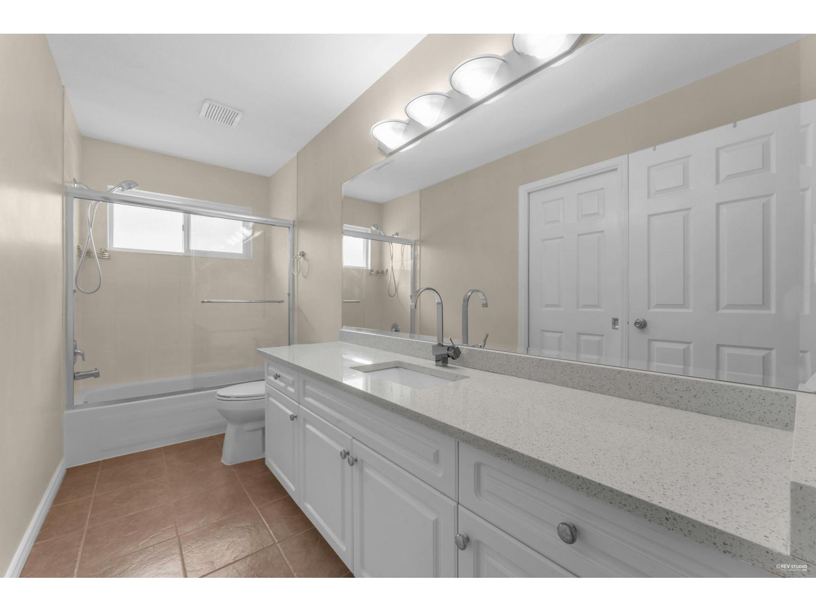 15674 101a Avenue, Surrey, British Columbia