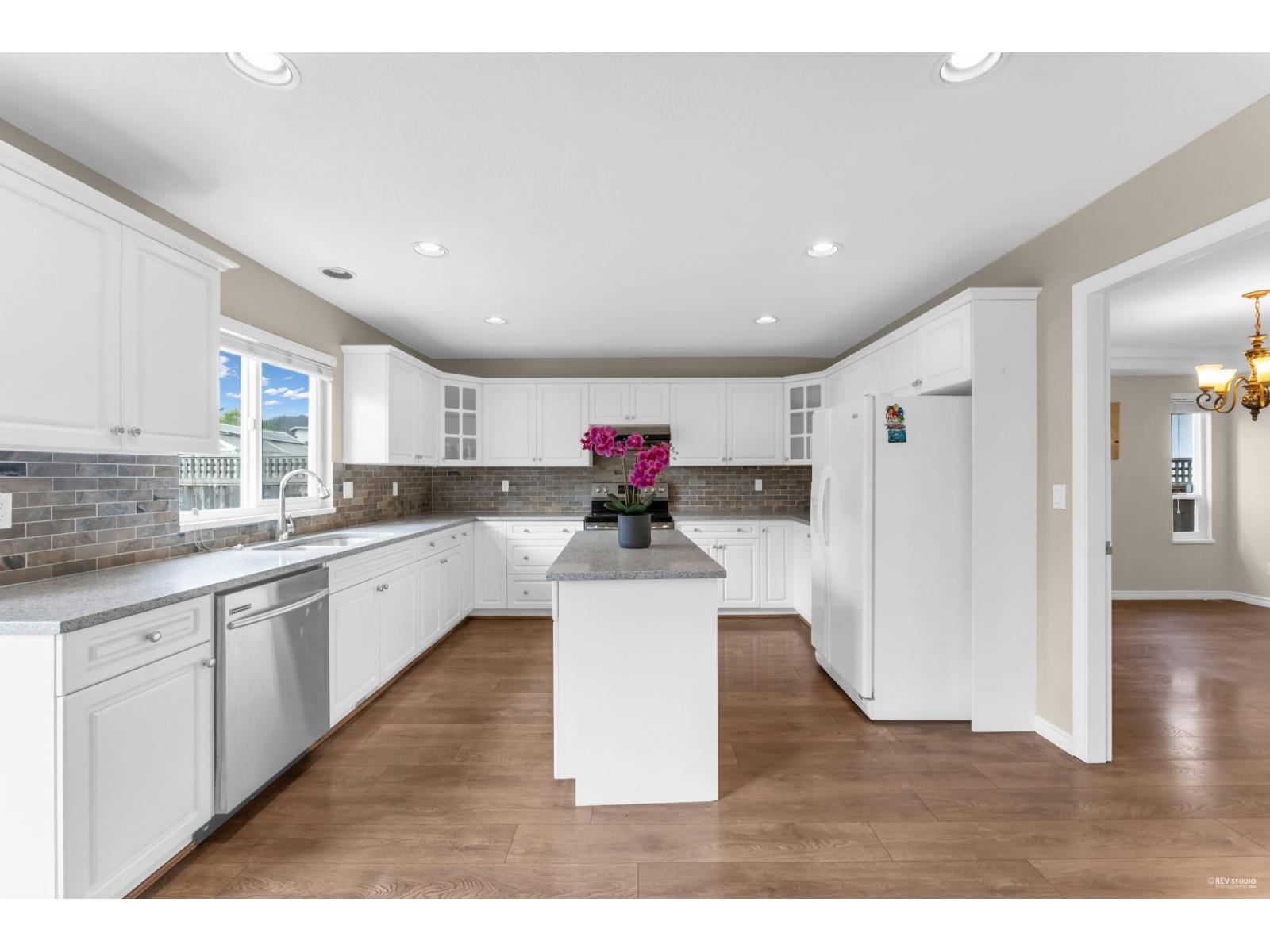 15674 101a Avenue, Surrey, British Columbia