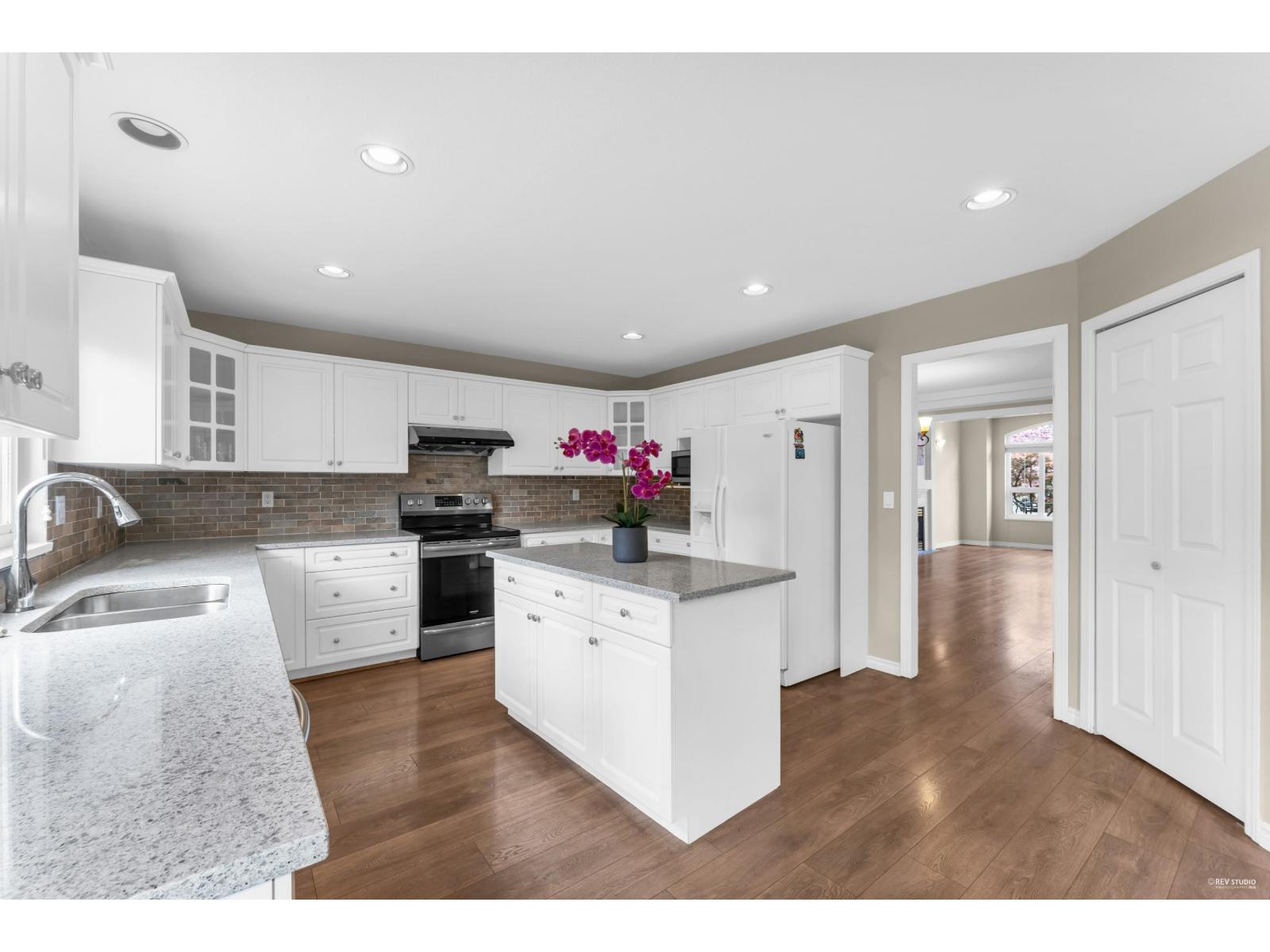 15674 101a Avenue, Surrey, British Columbia