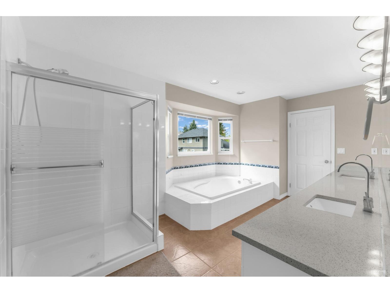 15674 101a Avenue, Surrey, British Columbia