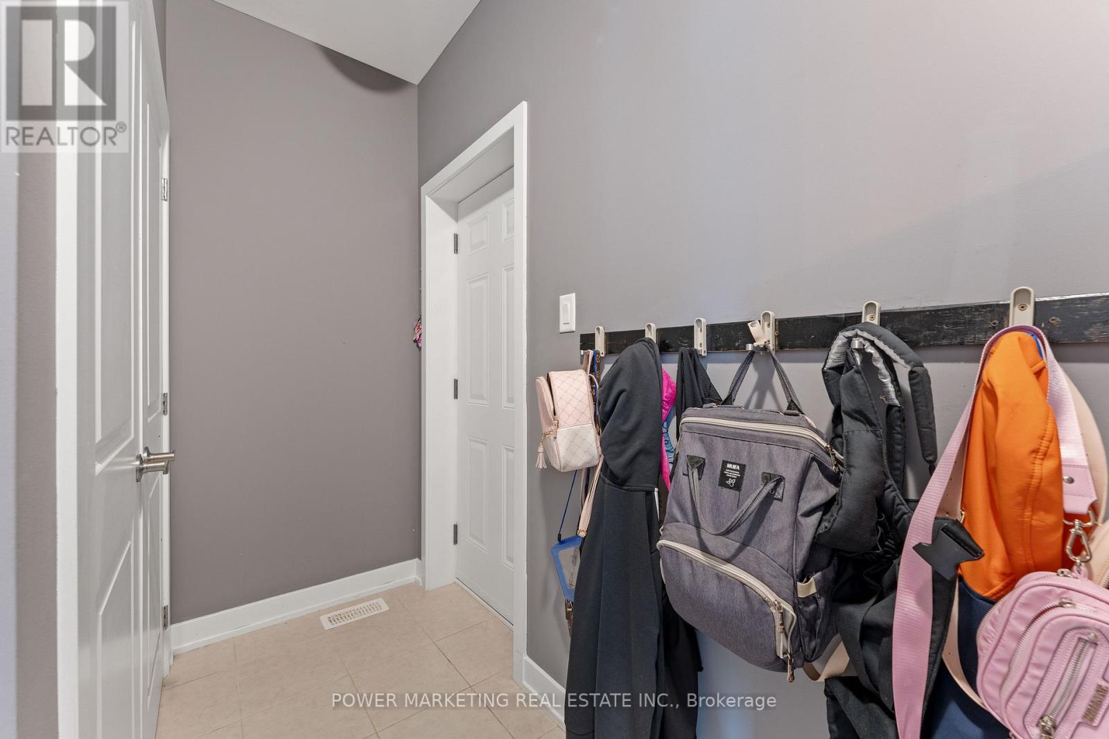 74 Finsbury Avenue, Ottawa, Ontario