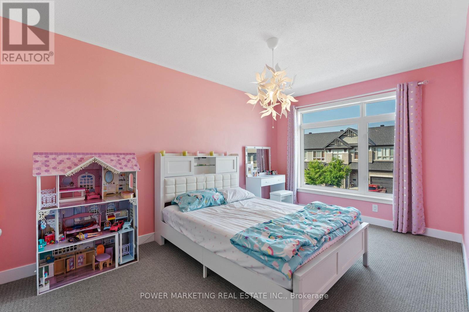 74 Finsbury Avenue, Ottawa, Ontario