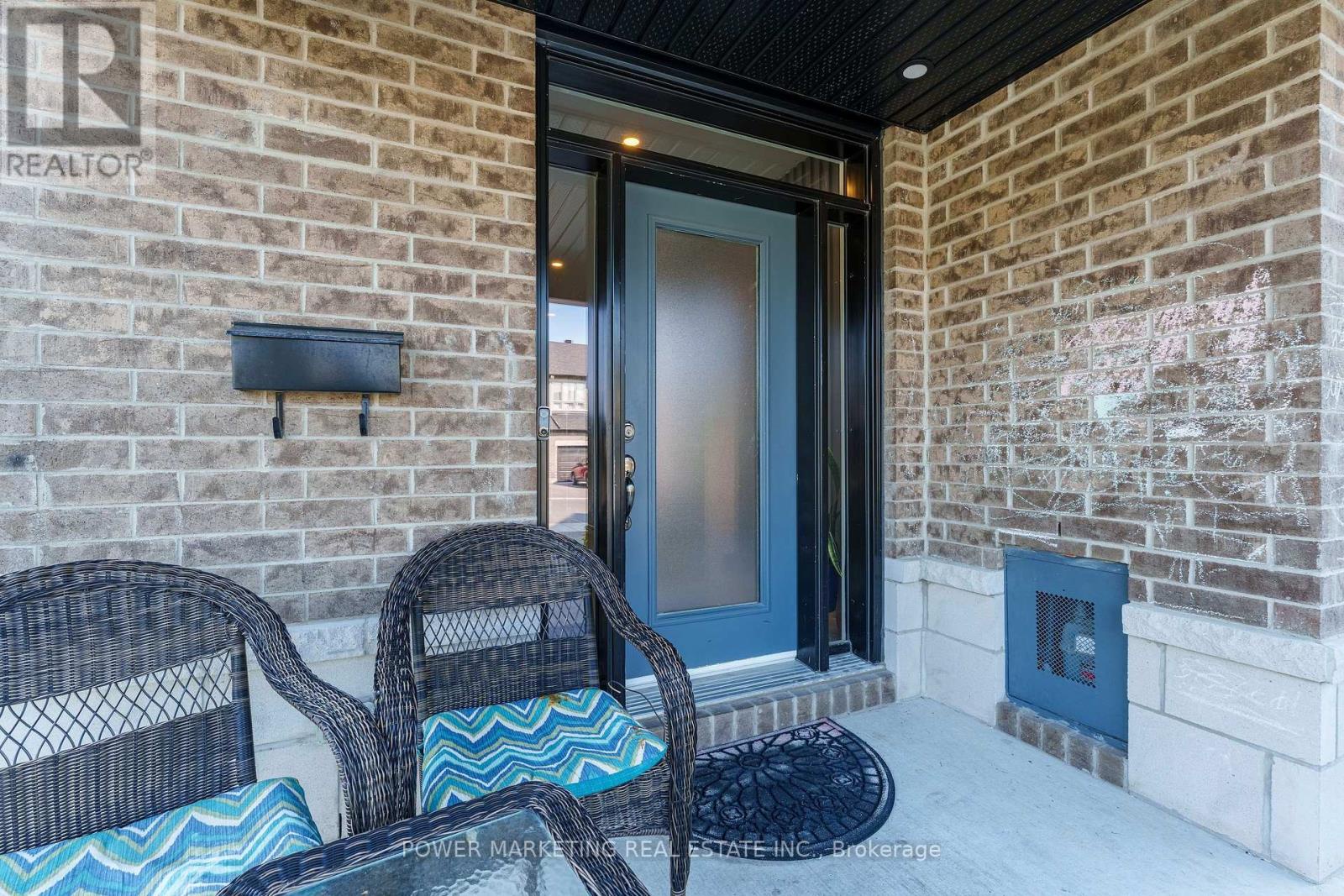 74 Finsbury Avenue, Ottawa, Ontario