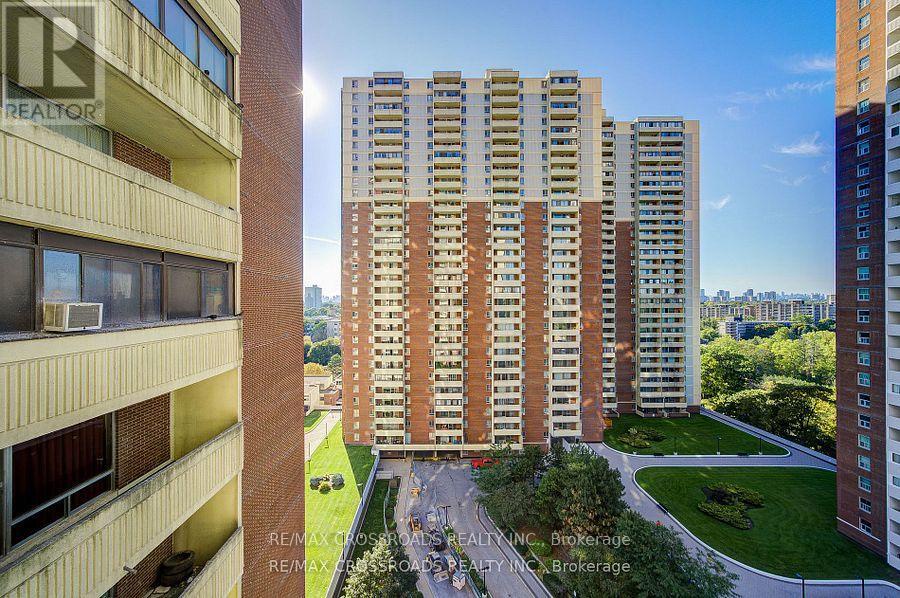 1202 - 5 Massey Square, Toronto (crescent Town), Ontario