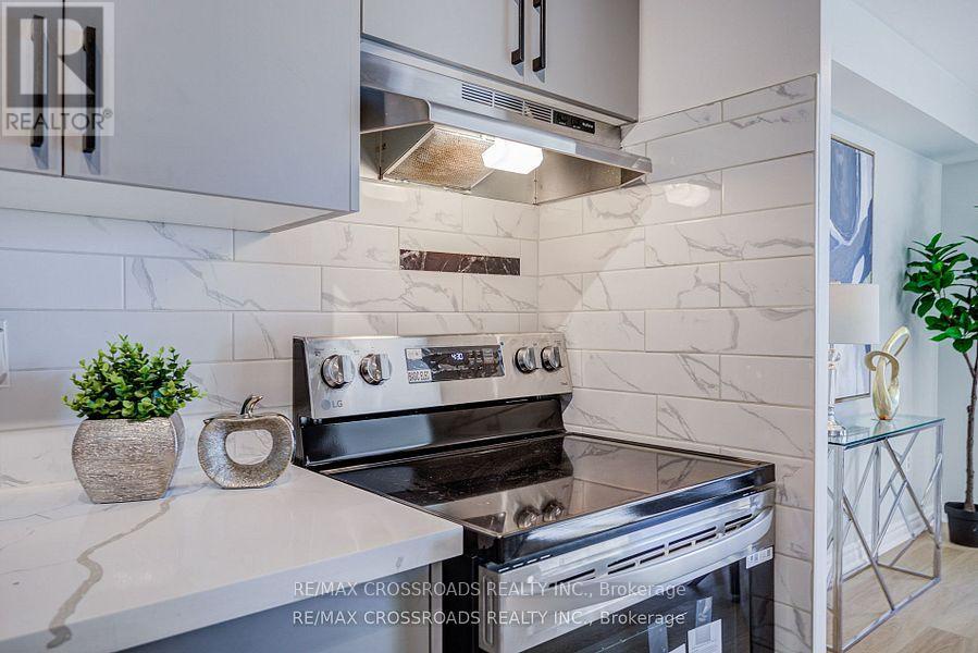 1202 - 5 Massey Square, Toronto (crescent Town), Ontario