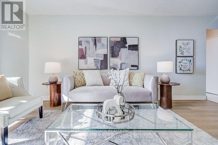 1202 - 5 Massey Square, Toronto (crescent Town), Ontario