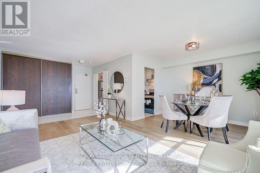 1202 - 5 Massey Square, Toronto (crescent Town), Ontario