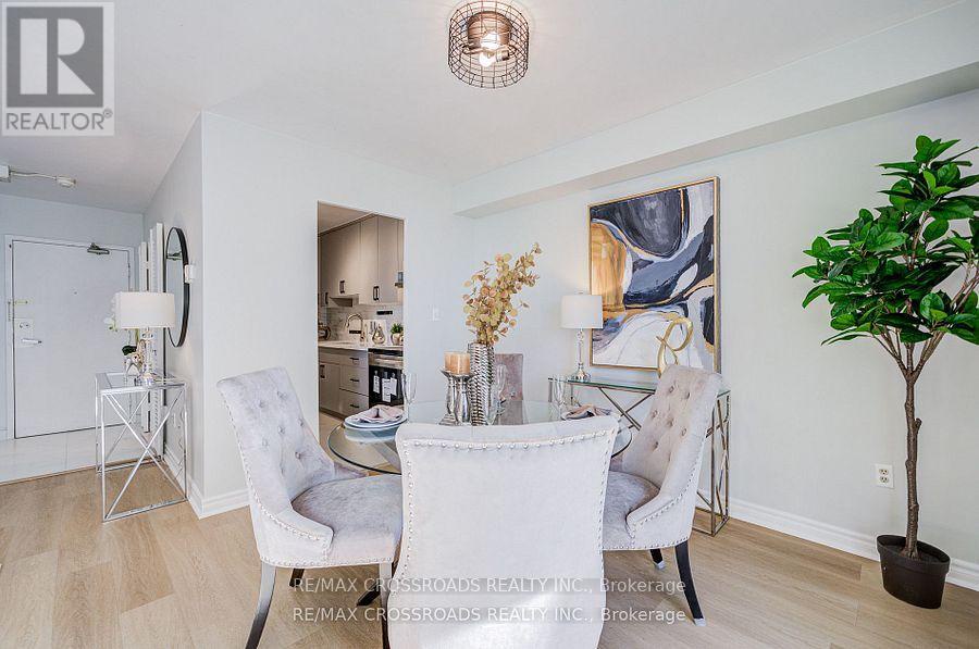 1202 - 5 Massey Square, Toronto (crescent Town), Ontario