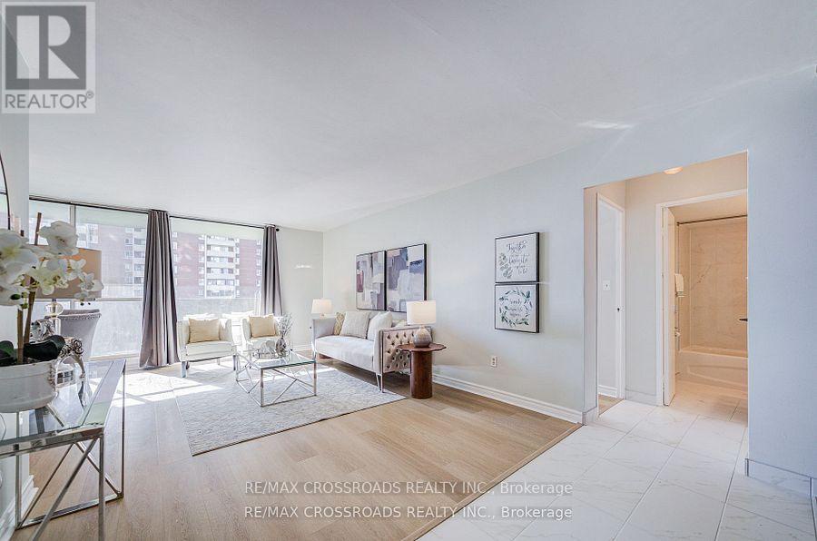 1202 - 5 Massey Square, Toronto (crescent Town), Ontario