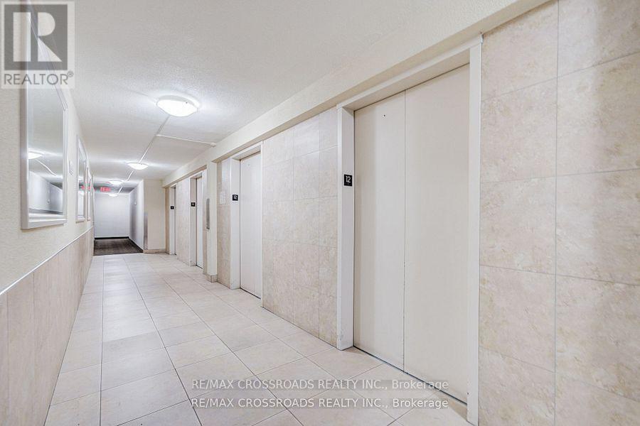 1202 - 5 Massey Square, Toronto (crescent Town), Ontario