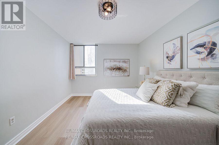 1202 - 5 Massey Square, Toronto (crescent Town), Ontario