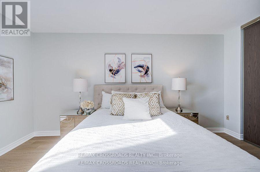 1202 - 5 Massey Square, Toronto (crescent Town), Ontario