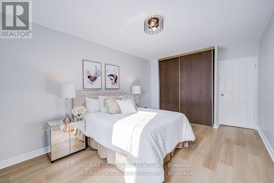 1202 - 5 Massey Square, Toronto (crescent Town), Ontario