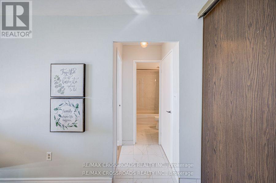 1202 - 5 Massey Square, Toronto (crescent Town), Ontario